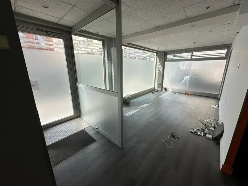 Retail in Lyon for sale Interior Photo- Image 1 of 12