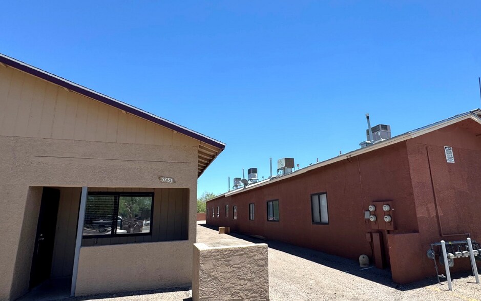 5735 S Morris Blvd, Tucson, AZ à vendre - Photo du bâtiment - Image 1 de 5