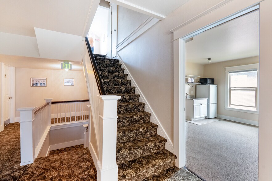 2414 Hoyt Ave, Everett, WA à vendre - Photo intérieure - Image 2 de 7