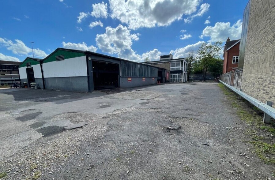 212 Durnsford Rd, Londres à louer - Photo du bâtiment - Image 2 de 3