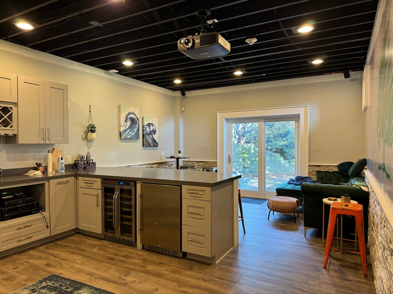 Blue Victorian portefeuille de 3 propriétés à vendre sur LoopNet.ca - Photo intérieure - Image 3 de 11