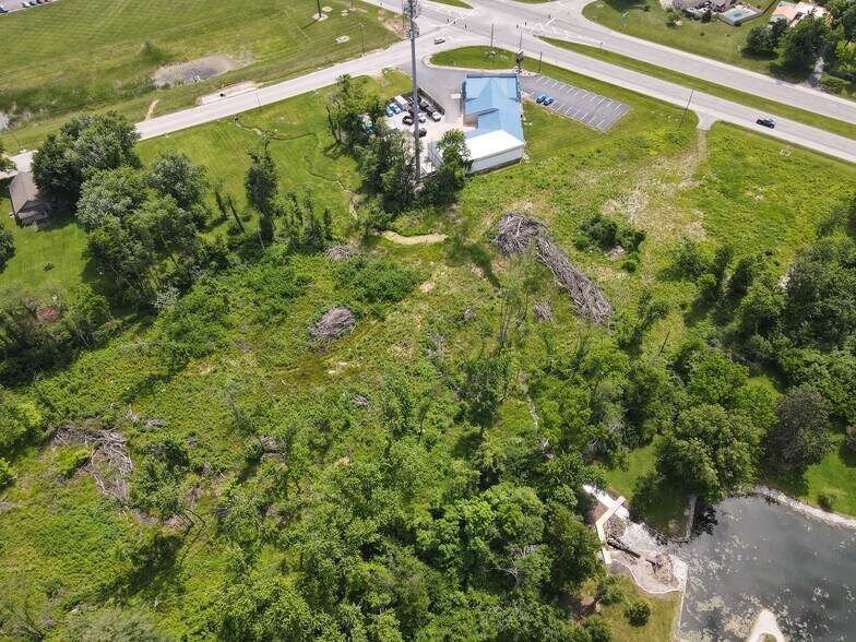 1700 E Woodsmall Dr, Terre Haute, IN à louer - Photo du bâtiment - Image 3 de 13