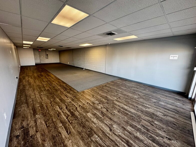 12702-12710 S 71 Hwy, Grandview, MO à louer - Photo du bâtiment - Image 1 de 8