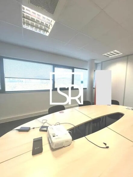 Bureau dans Cournon-d'Auvergne à louer - Photo intérieure - Image 3 de 12