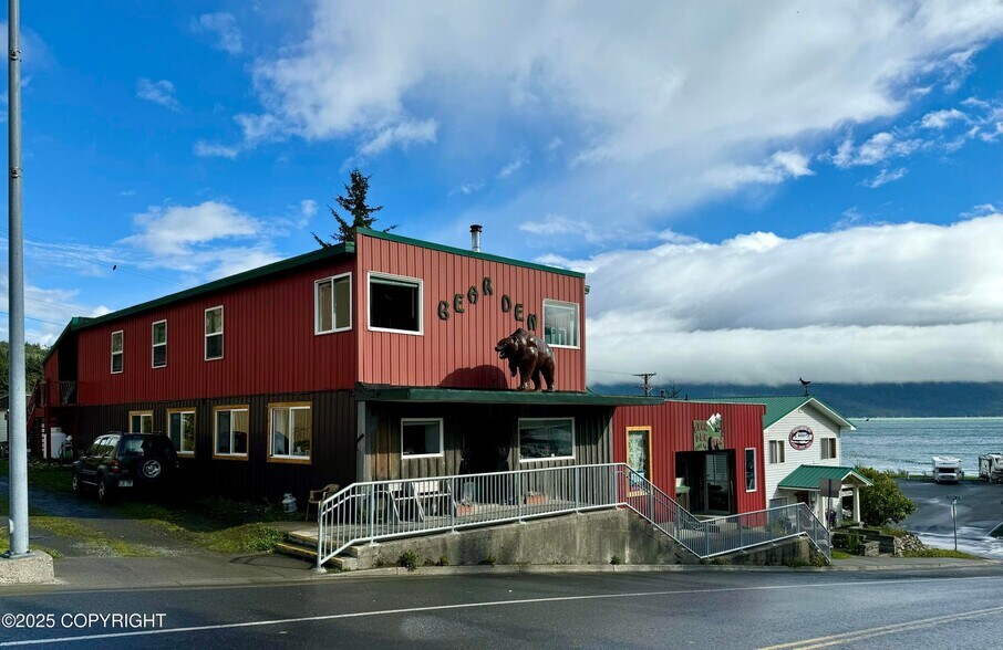 8-12 Main St, Haines, AK à vendre - Photo du bâtiment - Image 2 de 14