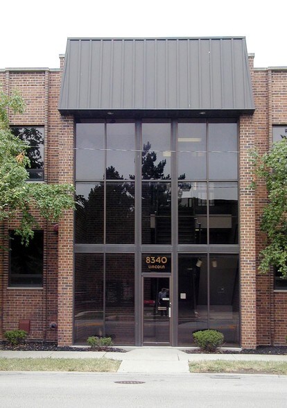 8340 Lincoln Ave, Skokie, IL à louer - Photo du bâtiment - Image 1 de 5