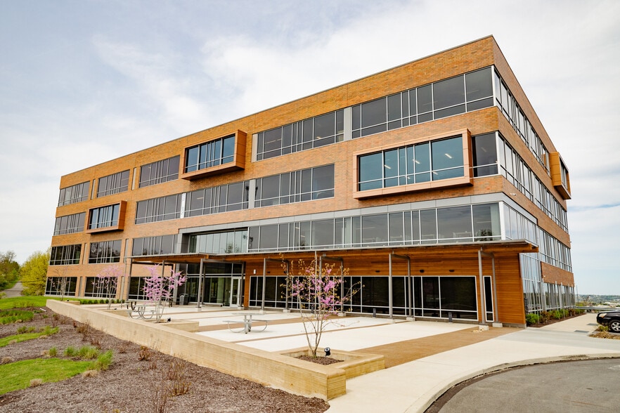 44 Abele Rd, Bridgeville, PA à louer - Photo du bâtiment - Image 1 de 20