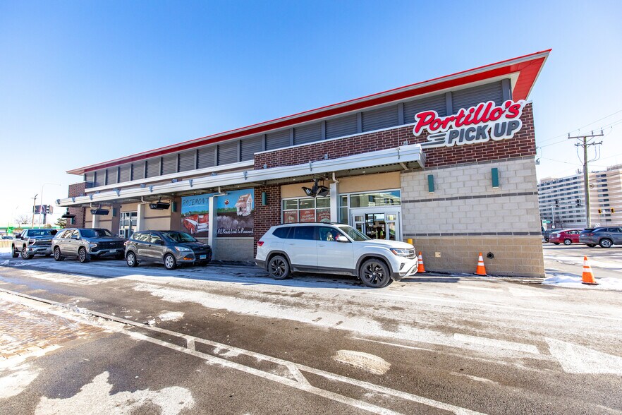 10290 W Higgins Rd, Rosemont, IL à vendre - Photo du bâtiment - Image 2 de 4