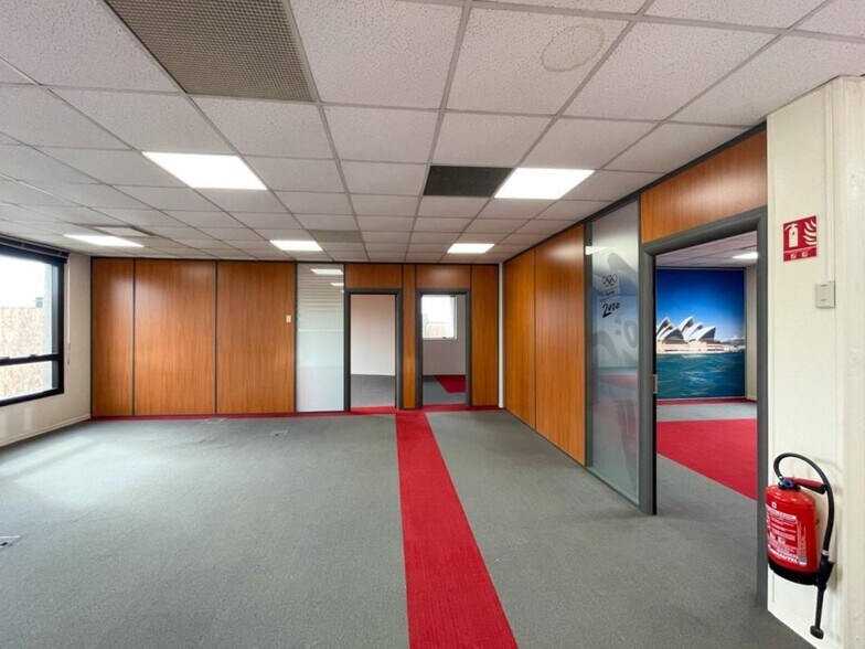 23 Rue Du Saule Trapu, Massy à louer - Photo du bâtiment - Image 2 de 11