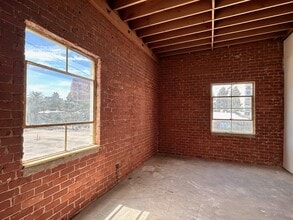 1327 S Olive St, Los Angeles, CA for lease Interior Photo- Image 2 of 24