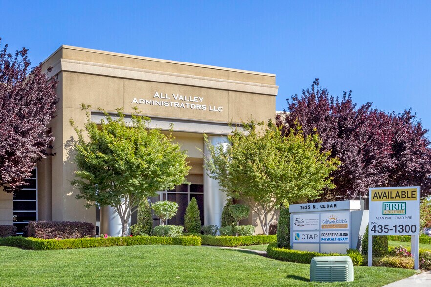 7525 N Cedar Ave, Fresno, CA for lease - Building Photo - Image 2 of 7