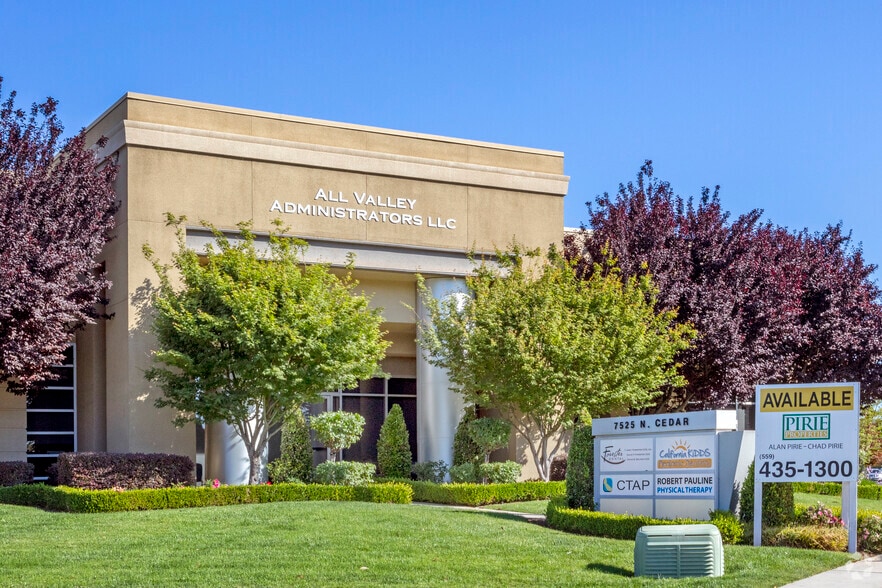 7525 N Cedar Ave, Fresno, CA à louer - Photo du bâtiment - Image 2 de 7