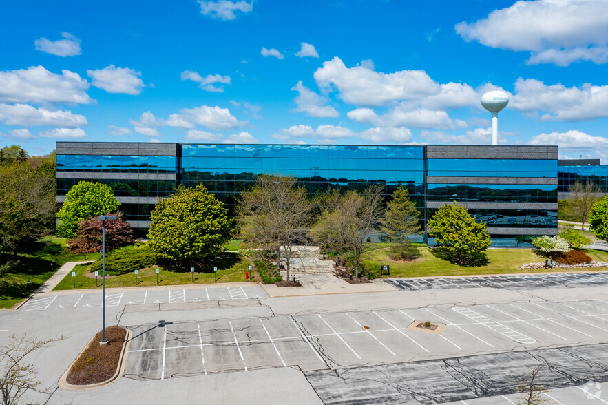 20225 Water Tower Blvd, Brookfield, WI for lease - Building Photo - Image 2 of 17