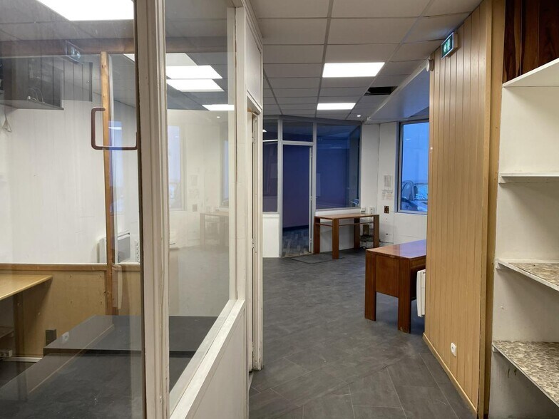 Local d'activités dans Courbevoie à vendre - Photo du bâtiment - Image 3 de 8