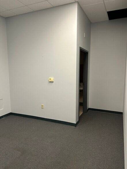 1148-1166 Westowne Dr, Neenah, WI à louer - Photo du bâtiment - Image 2 de 19