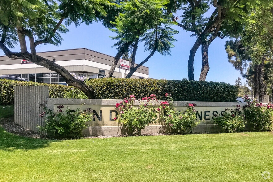 301 E Arrow Hwy, San Dimas, CA for lease - Building Photo - Image 3 of 14