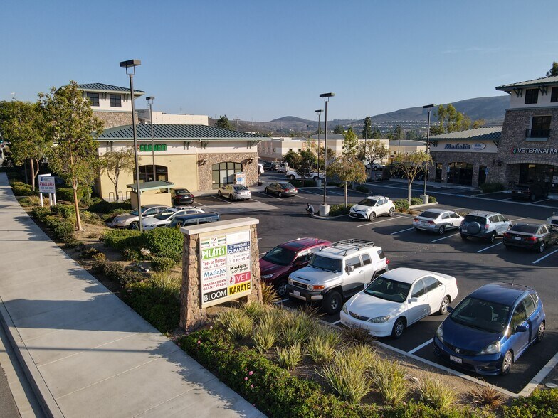 1691-1693 Melrose Dr, San Marcos, CA à louer - Photo du bâtiment - Image 3 de 3