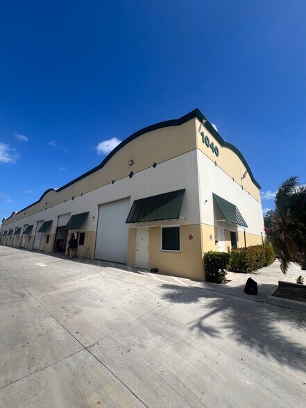 1040 W Industrial Ave, Boynton Beach, FL à louer - Photo du bâtiment - Image 2 de 22