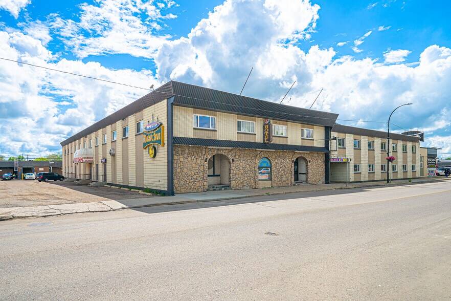 4615 50 Ave, Lloydminster, SK for sale - Primary Photo - Image 1 of 1