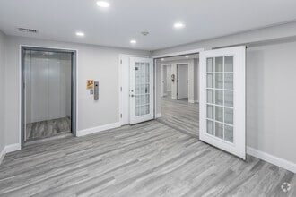 4 Weber Ave, Malverne, NY à louer Photo intérieure- Image 1 de 9