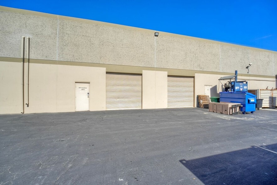 2221 Las Palmas Dr, Carlsbad, CA à louer - Photo du bâtiment - Image 2 de 7