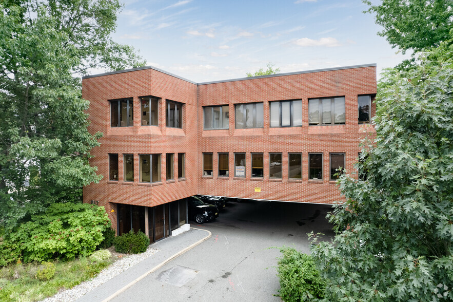 617 E Palisade Ave, Englewood Cliffs, NJ for lease - Primary Photo - Image 1 of 6