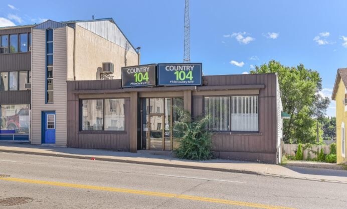 290 Dundas St, Woodstock, ON for sale Primary Photo- Image 1 of 1