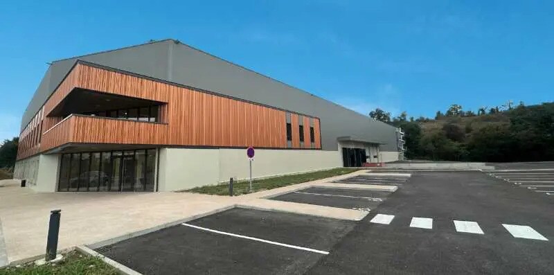 Flex in Saint-Laurent-de-Mure for lease Building Photo- Image 1 of 11