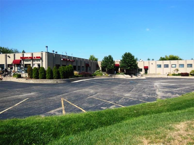 2901 W Main St, St Charles, IL for lease - Building Photo - Image 1 of 5