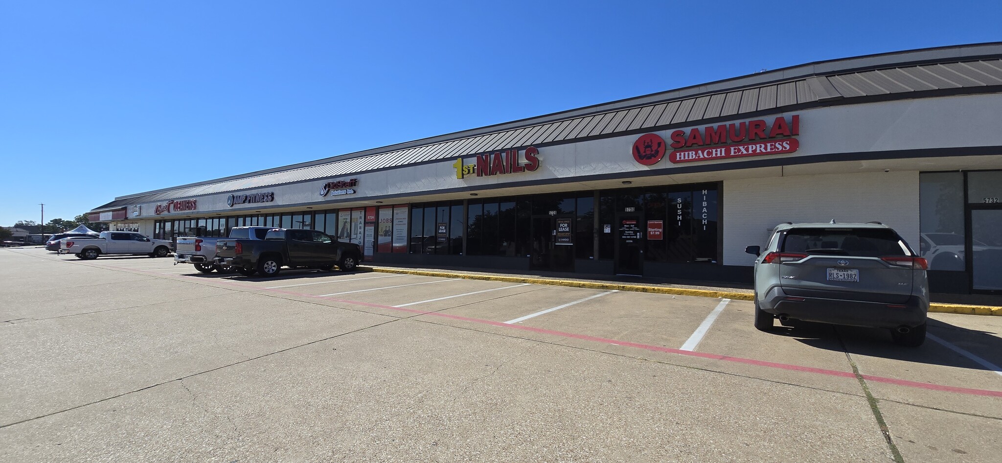 5704-5744 SW Green Oaks Blvd, Arlington, TX for lease Building Photo- Image 1 of 8