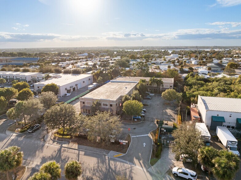 2580-2590 SE Willoughby Blvd, Stuart, FL à vendre - Photo du bâtiment - Image 2 de 40