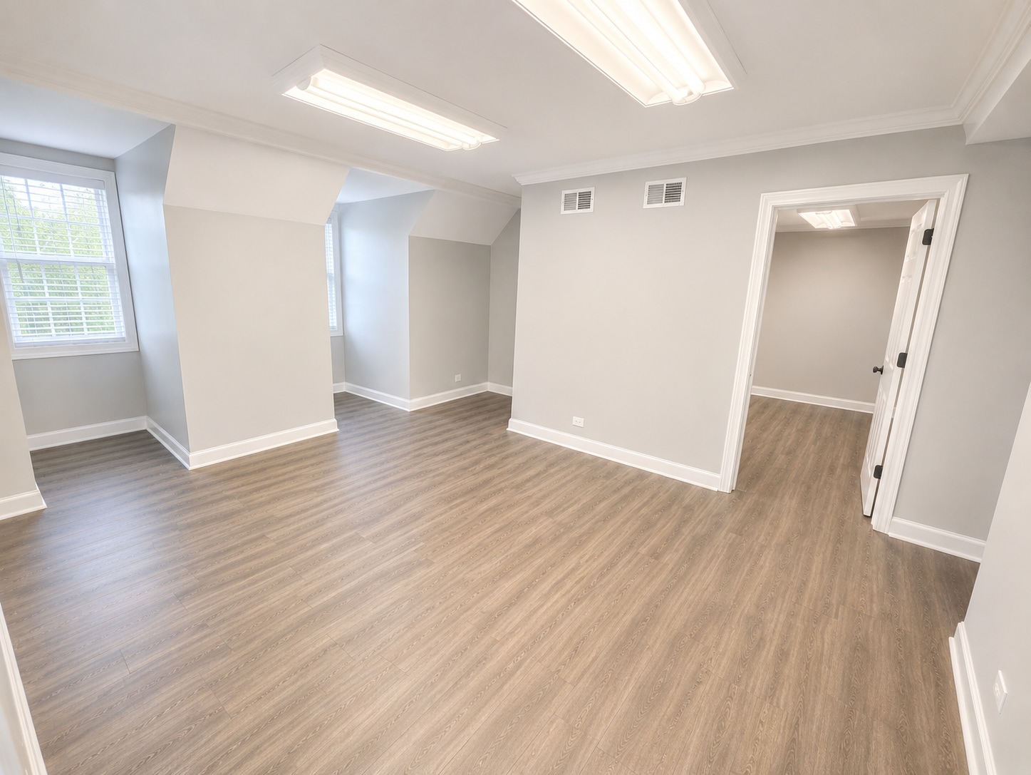 1624 W Colonial Pky, Palatine, IL for lease Interior Photo- Image 1 of 2