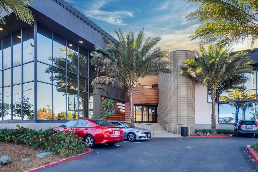 2183 Fairview Rd, Costa Mesa, CA à louer - Photo du bâtiment - Image 1 de 8