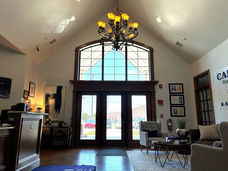 1425 S Fretz Ave, Edmond, OK for sale - Interior Photo - Image 3 of 35