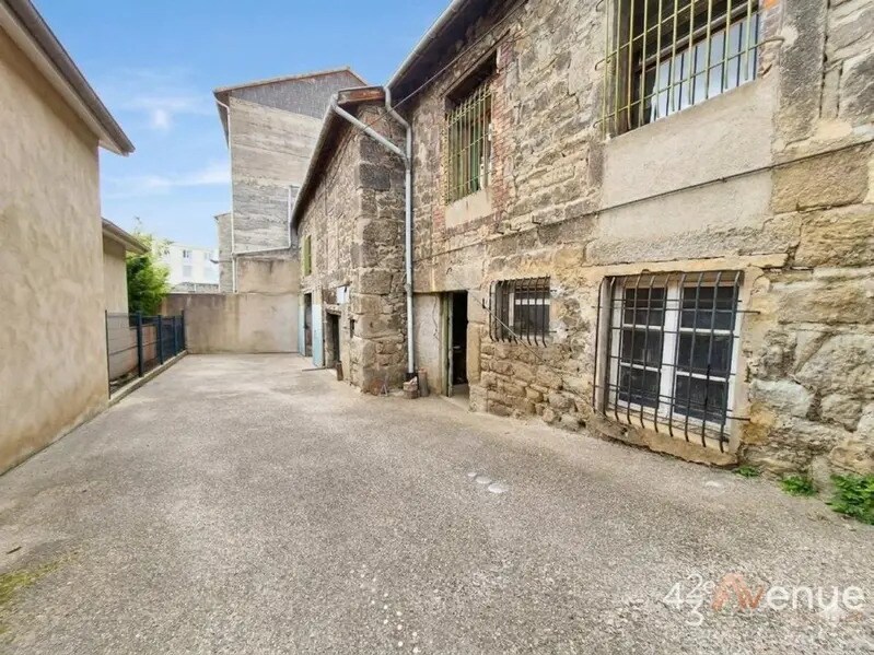 Retail in Saint-Étienne for sale Building Photo- Image 1 of 15