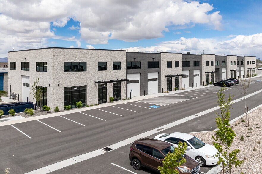 1234 S 1700 W w, Woods Cross, UT à louer - Photo du bâtiment - Image 2 de 7