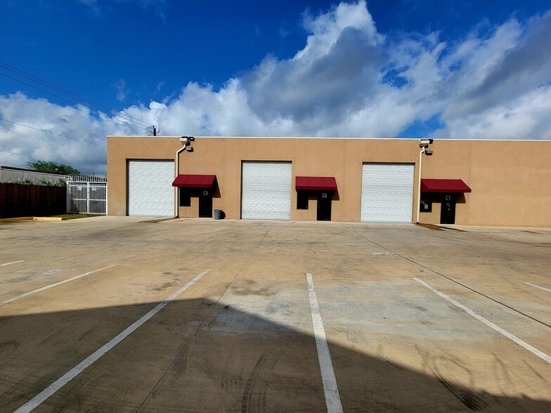 6501 Ashcroft Dr, Houston, TX à louer - Photo du bâtiment - Image 3 de 22