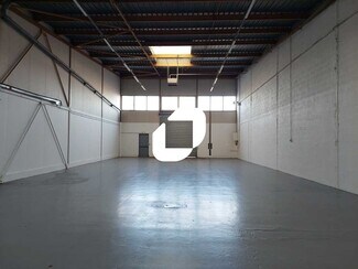 Plus de détails pour 30 Rue Des Osiers, Coignières - Local d'activités à louer