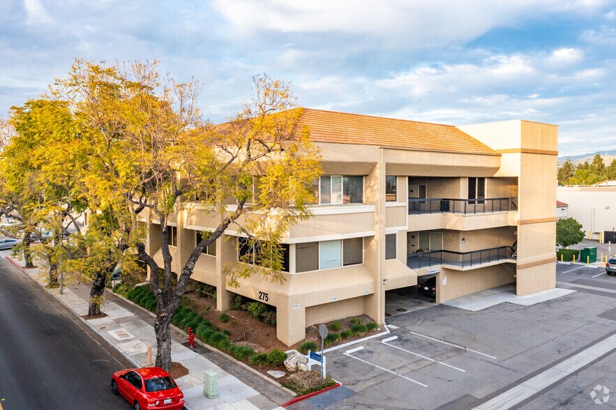 275 Centennial Way, Tustin, CA à louer - Photo du bâtiment - Image 3 de 5