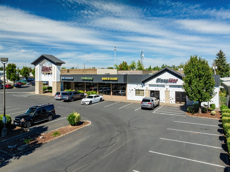 I-205 Business Complex portfolio of 3 properties for sale on LoopNet.ca - Building Photo - Image 2 of 12