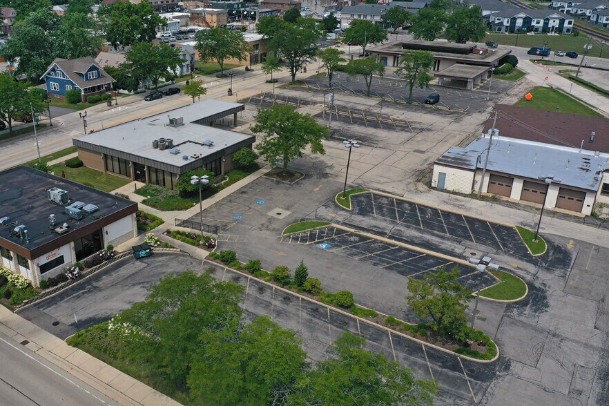 411 N Seymour Ave, Mundelein, IL à louer - Photo du bâtiment - Image 3 de 9