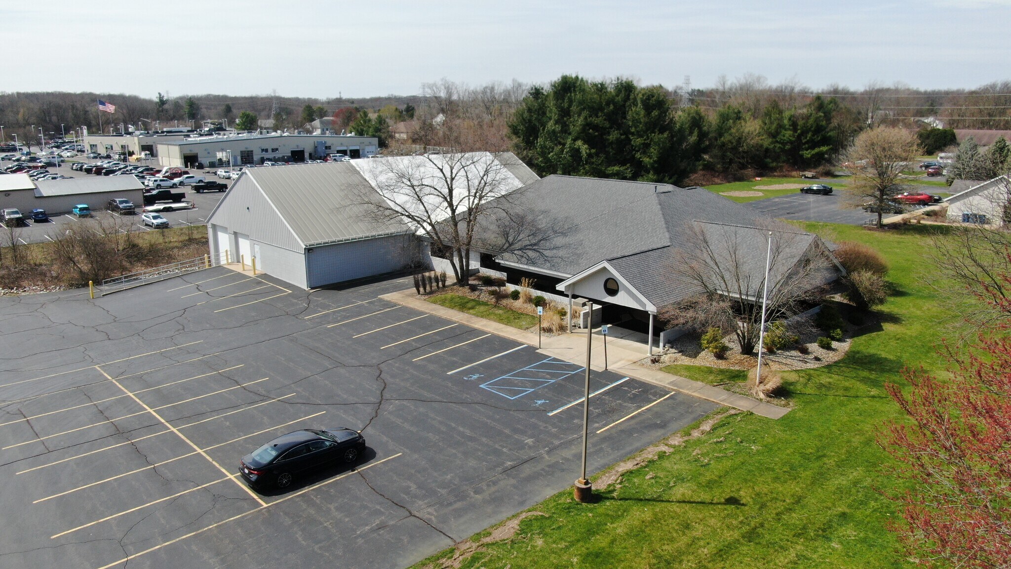 5835 Venture Park Dr, Kalamazoo, MI à vendre Photo du bâtiment- Image 1 de 13