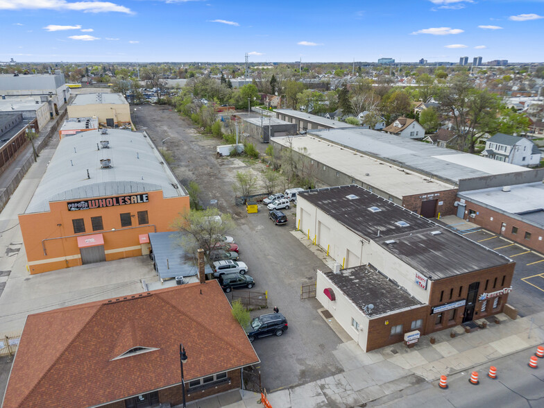 14321 W Warren Ave, Dearborn, MI for lease - Primary Photo - Image 1 of 26