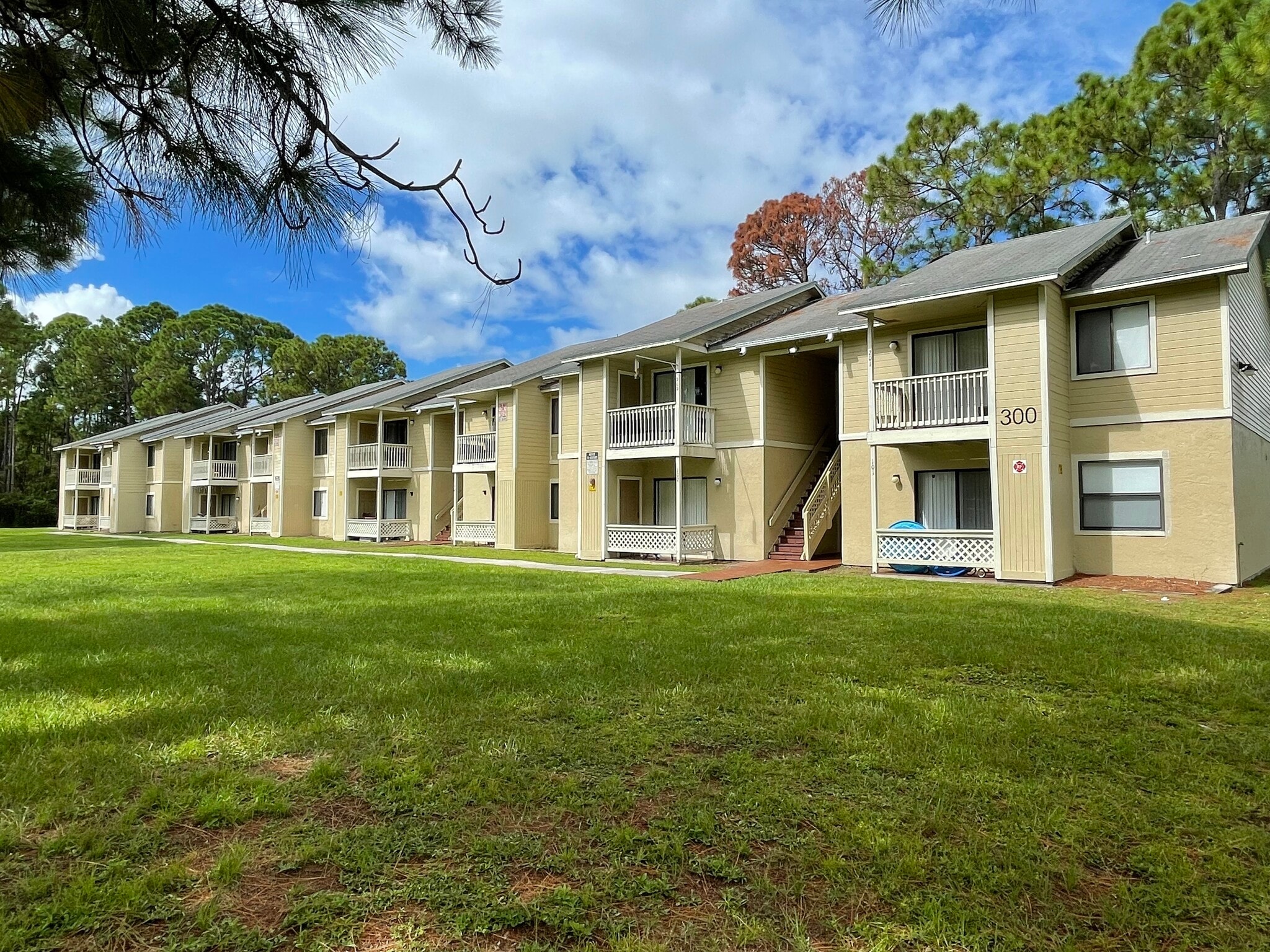 300 Mercury Ave SE, Palm Bay, FL à vendre Photo principale- Image 1 de 12