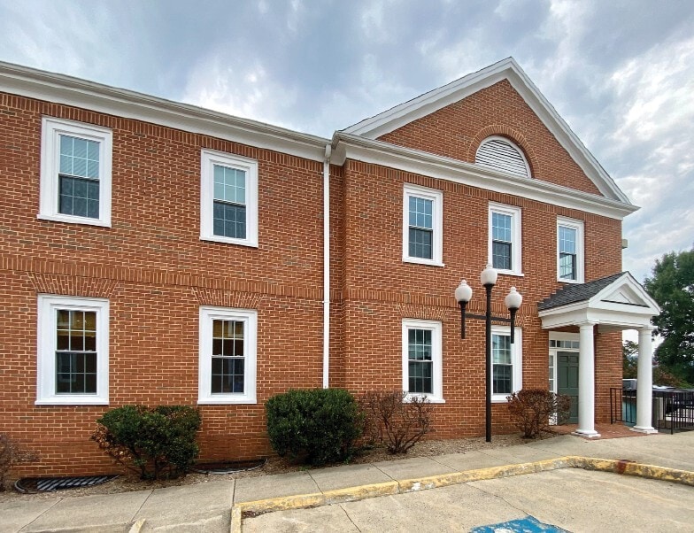 914 E Jefferson St, Charlottesville, VA 22902 - Unit Suite G2 - - Interior Photo - Image 1 of 1