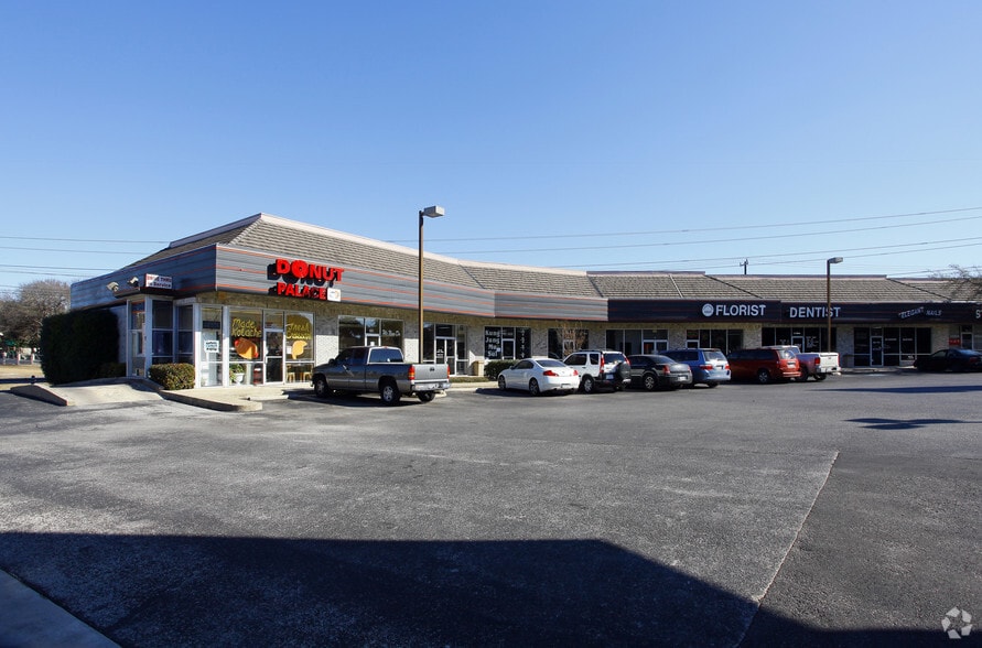 1583 Thousand Oaks Dr, San Antonio, TX for lease - Building Photo - Image 3 of 4