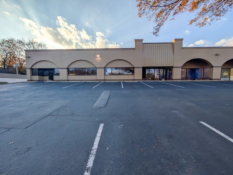 1400 S University Ave, Little Rock, AR for lease - Building Photo - Image 2 of 4