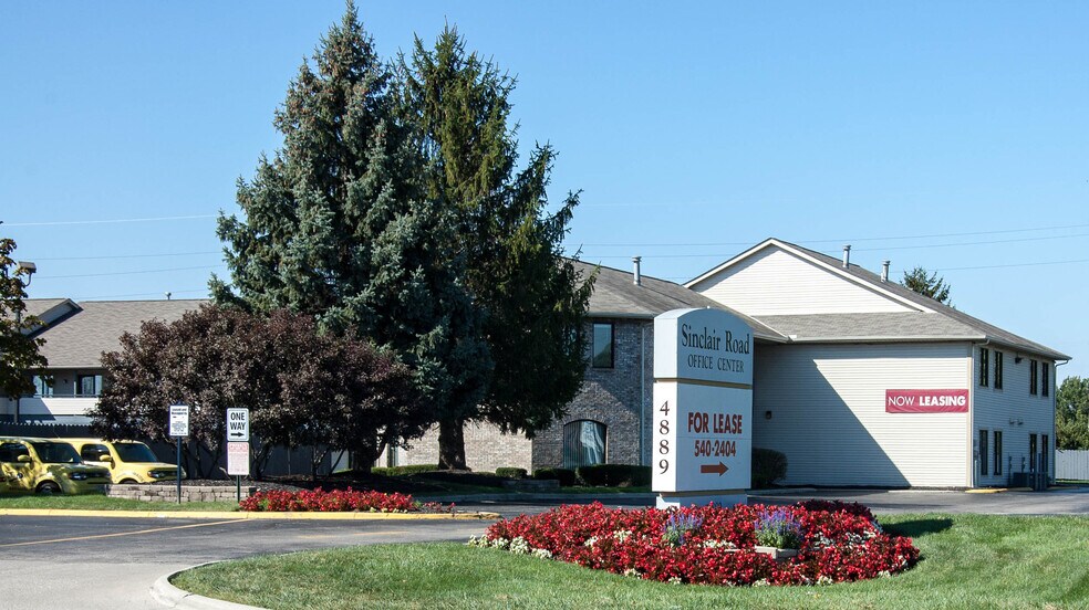 4889 Sinclair Rd, Columbus, OH à louer - Photo du bâtiment - Image 2 de 9