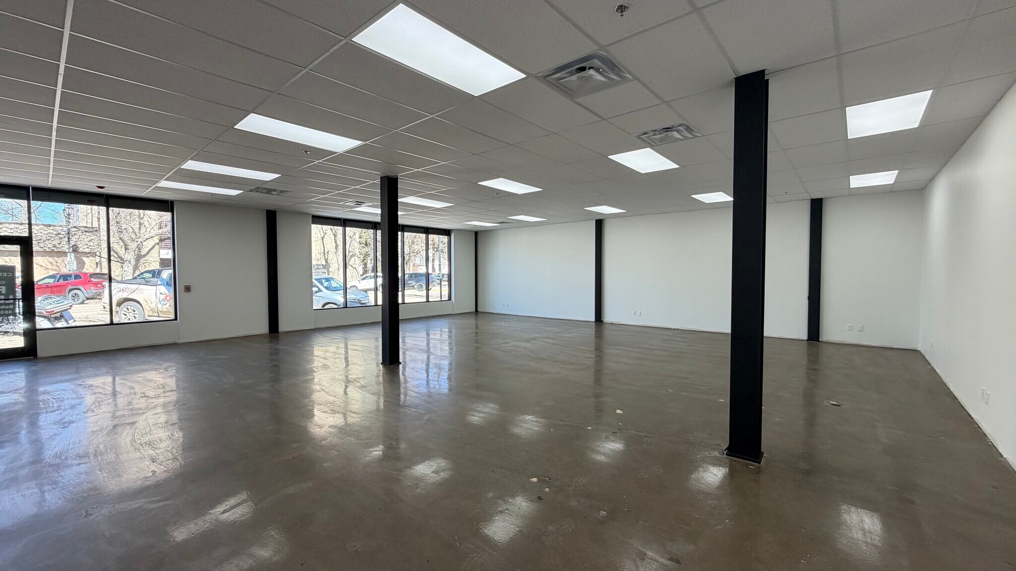 95 3 Ave E, Drumheller, AB for lease Interior Photo- Image 1 of 7