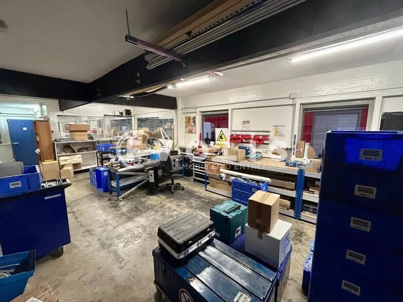 Flex in Combs-la-Ville for lease - Interior Photo - Image 3 of 8